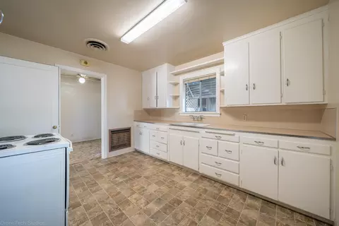 1704 Verda St, Redding, CA 96001 photo 8