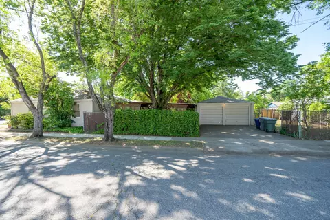 1704 Verda St, Redding, CA 96001 photo 2