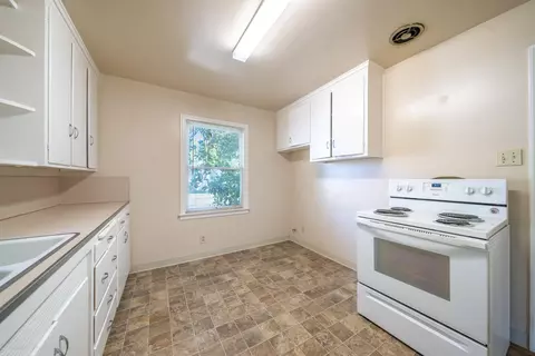 1704 Verda St, Redding, CA 96001 photo 9
