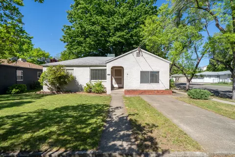 1704 Verda St, Redding, CA 96001