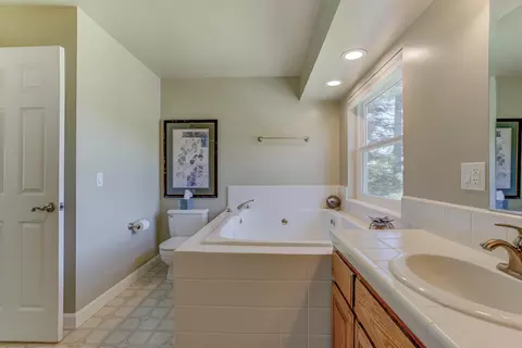 Bath - 2578 Co Rd I, Willows, CA 95988 photo 4 of 8