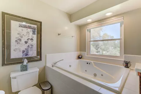 Bath - 2578 Co Rd I, Willows, CA 95988 photo 5 of 8