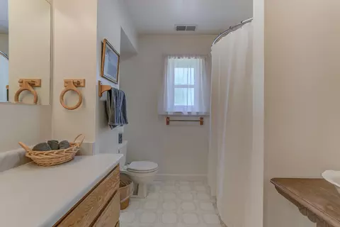 Bath - 2578 Co Rd I, Willows, CA 95988 photo 6 of 8