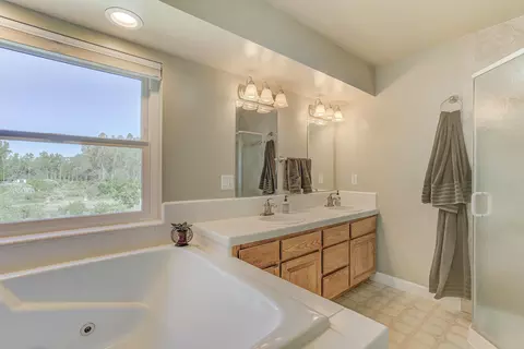 Bath - 2578 Co Rd I, Willows, CA 95988 photo 2 of 8