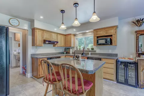Kitchen - 2578 Co Rd I, Willows, CA 95988 photo 5 of 7