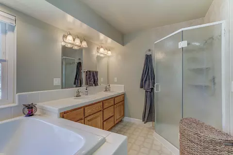 Bath - 2578 Co Rd I, Willows, CA 95988 photo 3 of 8
