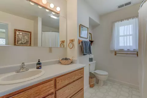 Bath - 2578 Co Rd I, Willows, CA 95988 photo 7 of 8