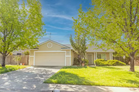 831 Mallard St, Redding, CA 96003
