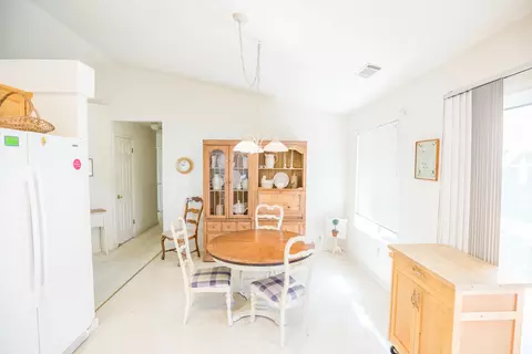 831 Mallard St, Redding, CA 96003 photo 4