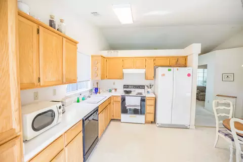 831 Mallard St, Redding, CA 96003 photo 3