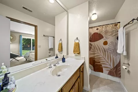 823 Dawson Ct, Redding, CA 96003 photo 9