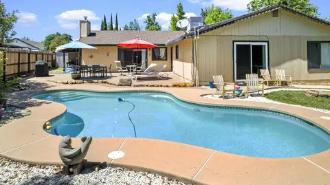 823 Dawson Ct, Redding, CA 96003 photo 2
