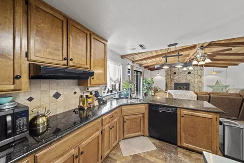823 Dawson Ct, Redding, CA 96003 photo 6