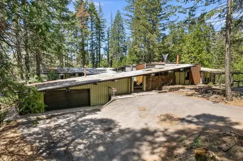 1108 Davis Pl, Mount Shasta, CA 96067