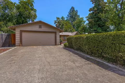294 Newport Dr, Redding, CA 96001 photo 4