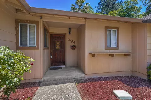 294 Newport Dr, Redding, CA 96001 photo 5