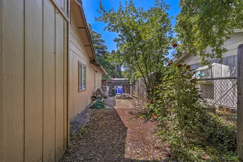 294 Newport Dr, Redding, CA 96001 photo 32