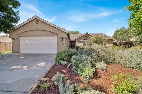 3083 Blue Bell Dr, Redding, CA 96001