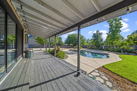 7414 Amigo Way, Redding, CA 96002 photo 3