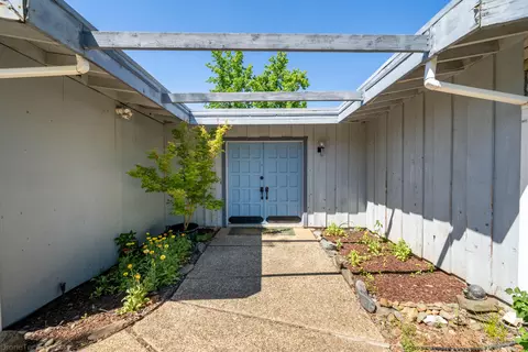 1352 Norman Dr, Redding, CA 96002 photo 4