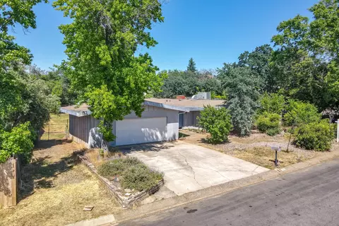 1352 Norman Dr, Redding, CA 96002 photo 3