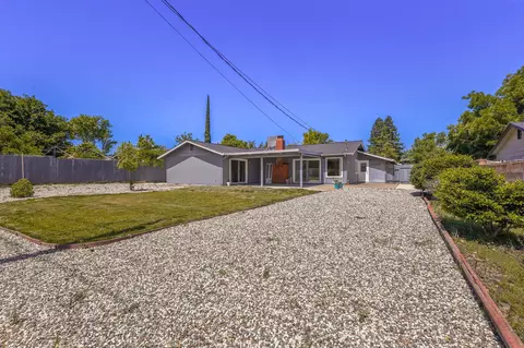 4055 Oro St, Redding, CA 96001 photo 2