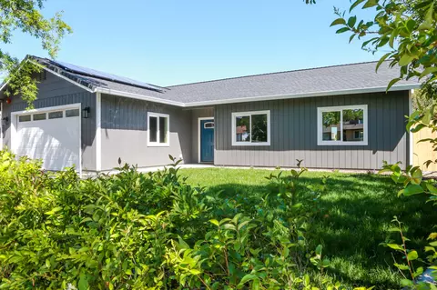 1050 Otis Ct, Red Bluff, CA 96080