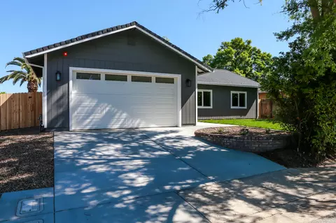 1050 Otis Ct, Red Bluff, CA 96080 photo 2