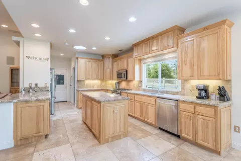 18021 Viewcrest Ct, Anderson, CA 96007