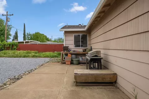 2068 Comet St, Redding, CA 96002 photo 10