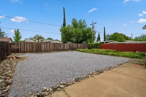 2068 Comet St, Redding, CA 96002 photo 9
