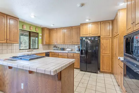 10202 Road Runner Way, Redding, CA 96003 photo 8