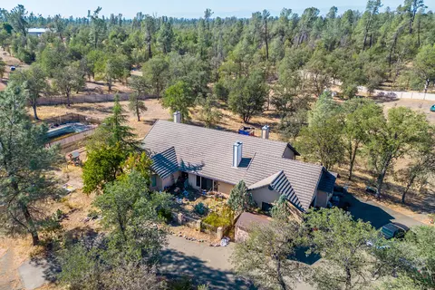 10202 Road Runner Way, Redding, CA 96003 photo 3