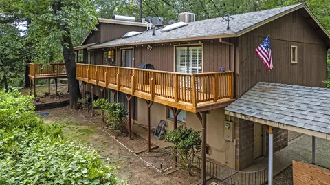 20366 Lakeview Dr, Lakehead, CA 96051