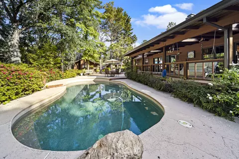 15585 Mountain Shadows Dr, Redding, CA 96001 photo 2