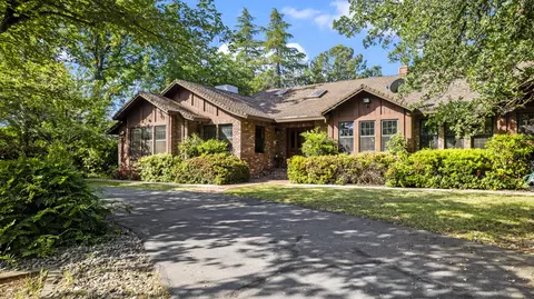 15585 Mountain Shadows Dr, Redding, CA 96001