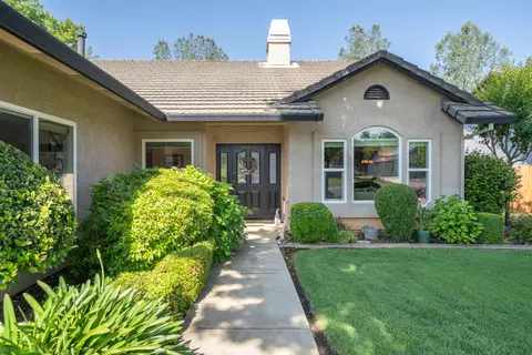 1740 Vinson Dr, Redding, CA 96003