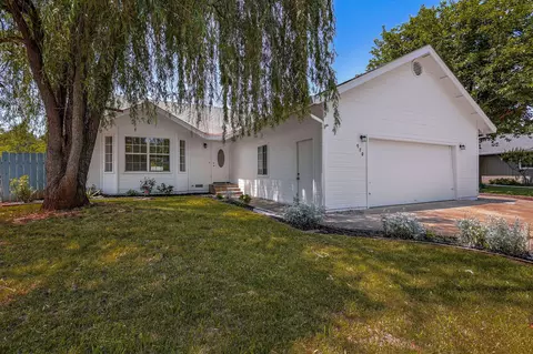 570 Olympic St, Redding, CA 96003
