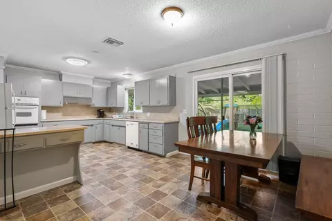 6842 Riverside Dr, Redding, CA 96001 photo 4