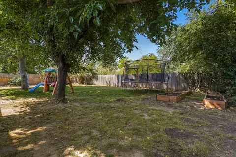 6842 Riverside Dr, Redding, CA 96001 photo 27