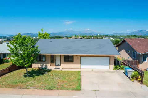 872 Springer Dr, Redding, CA 96003 photo 2