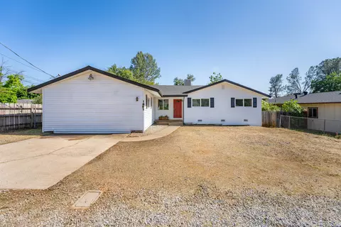 1695 Mistletoe Ln, Redding, CA 96002