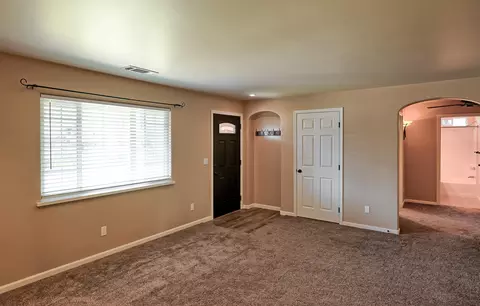1420 Oakdale Ln, Redding, CA 96002 photo 2