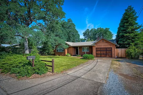 1420 Oakdale Ln, Redding, CA 96002