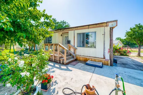 11737 Roberta Way, Redding, CA 96003