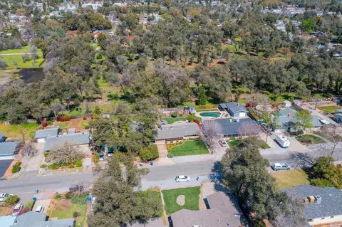 1168 De Moll Dr, Redding, CA 96002