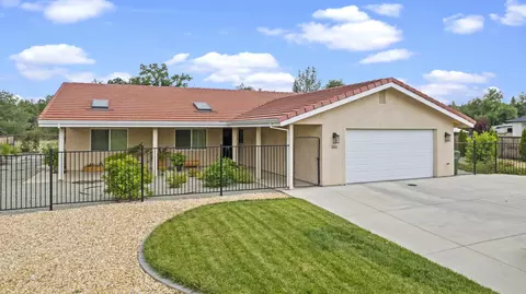 3011 Lake Redding Dr, Redding, CA 96003