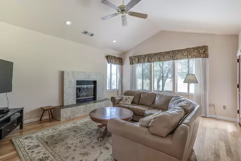1889 Gold Hills Dr, Redding, CA 96003 photo 2