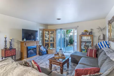 3033 Sacramento St, Redding, CA 96001 photo 2