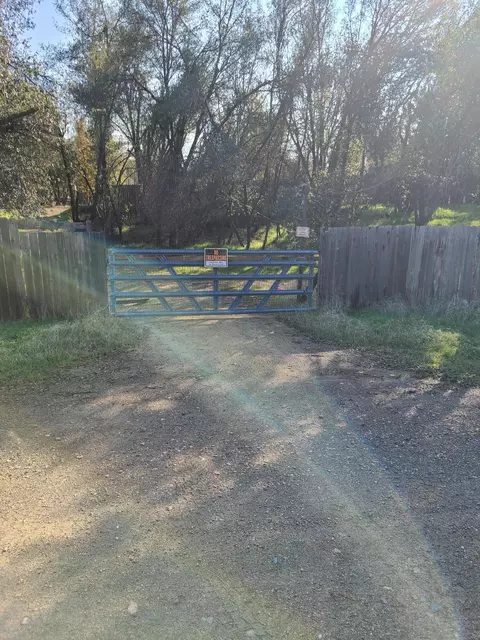 18200 Lone Wolf Dr, Cottonwood, CA 96022